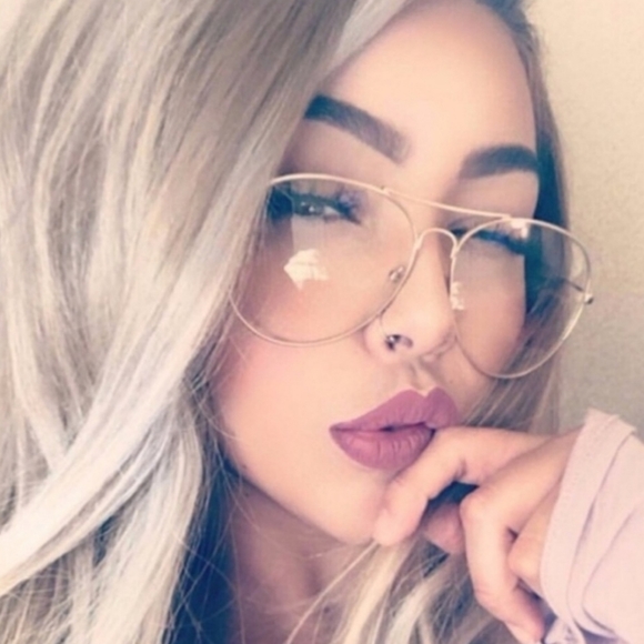 ❗LAST ONE ❗"So Stylish" Clear Aviator Sunglasses - Picture 3 of 4